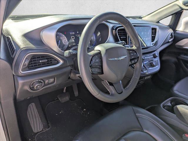 Used 2022 Chrysler Pacifica Touring-L w/ S Appearance Package image 9