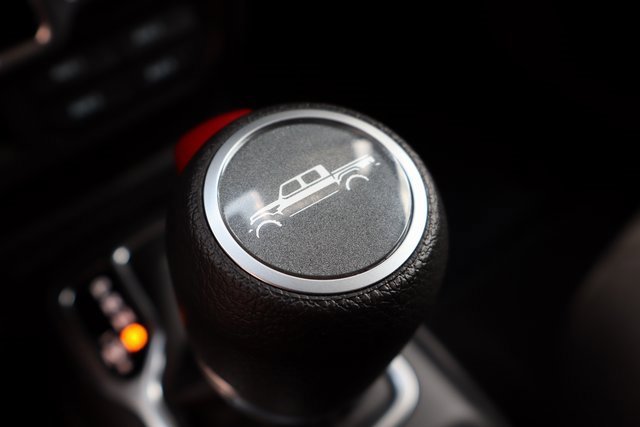 New 2025 Jeep Gladiator Sport image 25