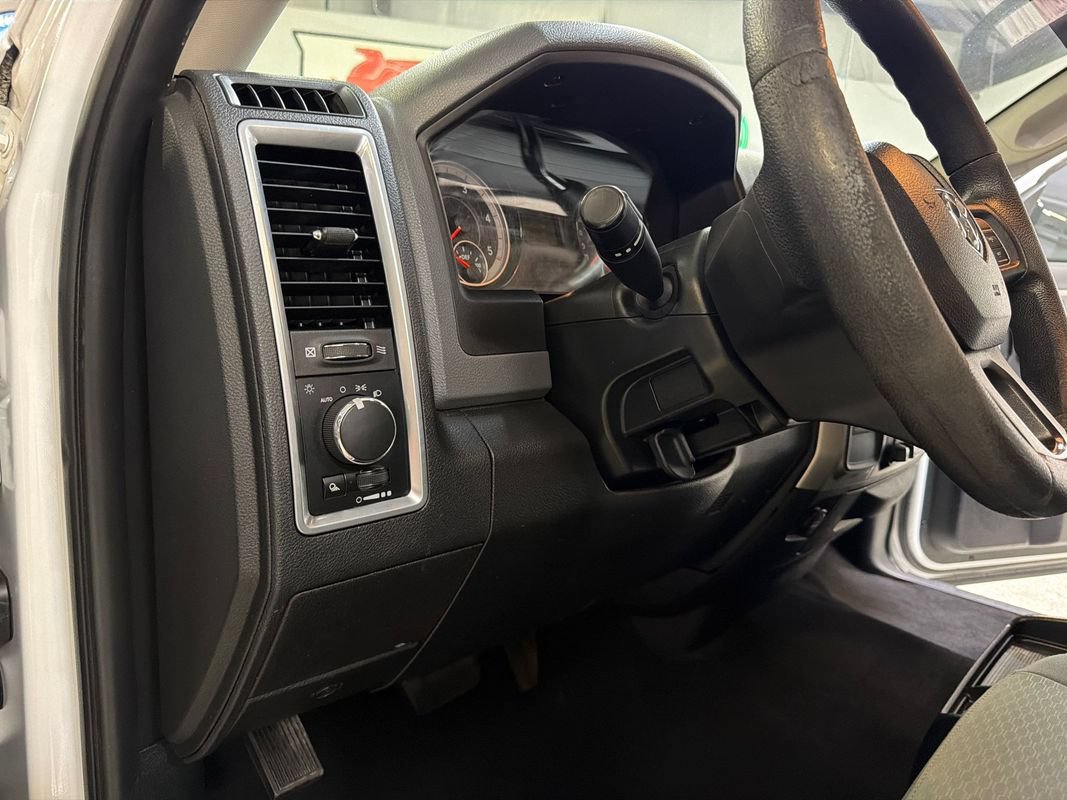 Used 2018 RAM 3500 SLT AWD/4WD image 29