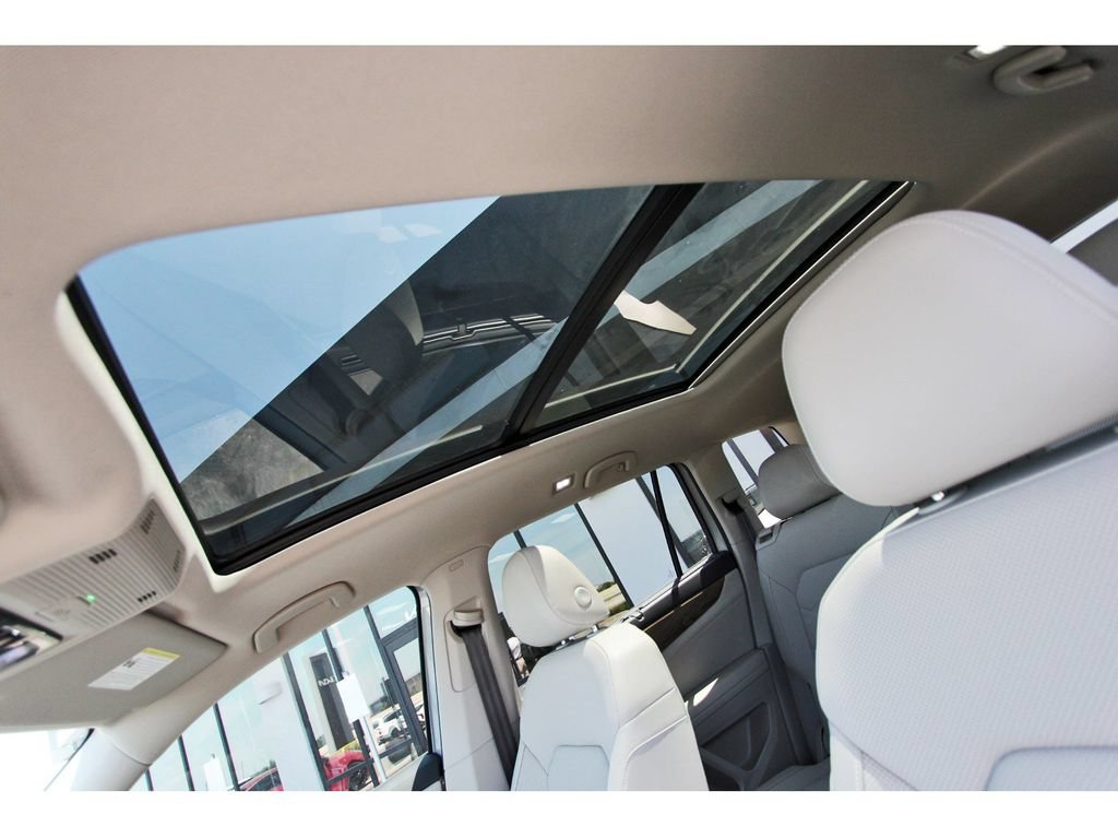 Used 2025 Volkswagen Atlas SE FWD image 36