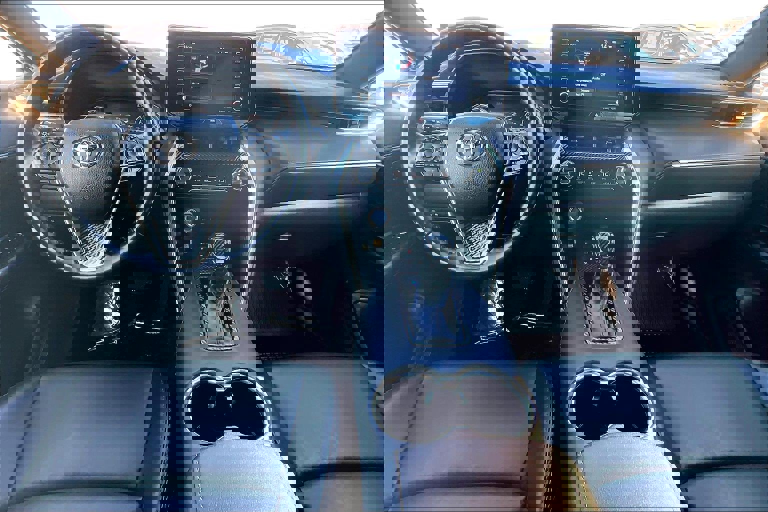 Used 2022 Toyota Venza XLE image 14