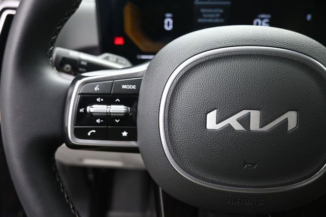 Used 2025 Kia Sorento S FWD image 15