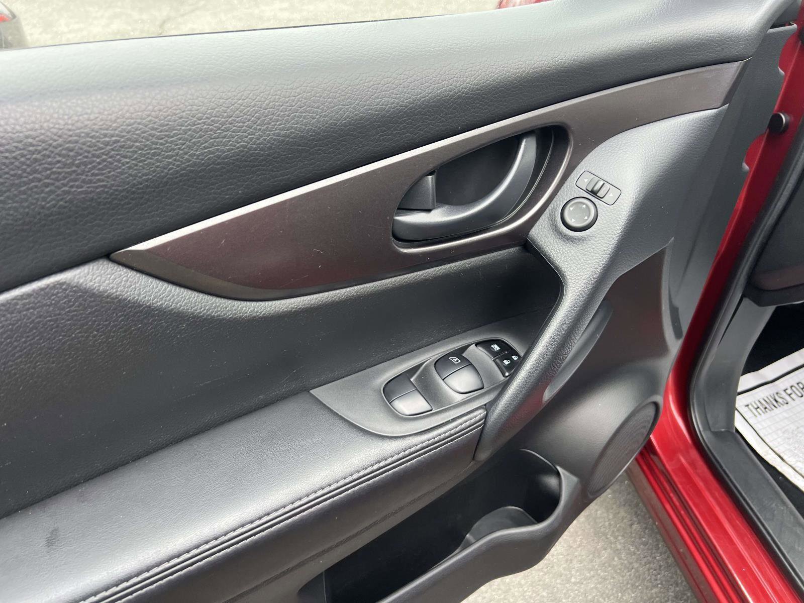 Used 2022 Nissan Rogue Sport S image 16