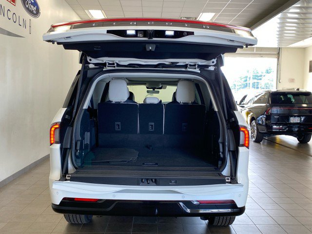 New 2026 Lincoln Navigator L Reserve AWD/4WD image 9