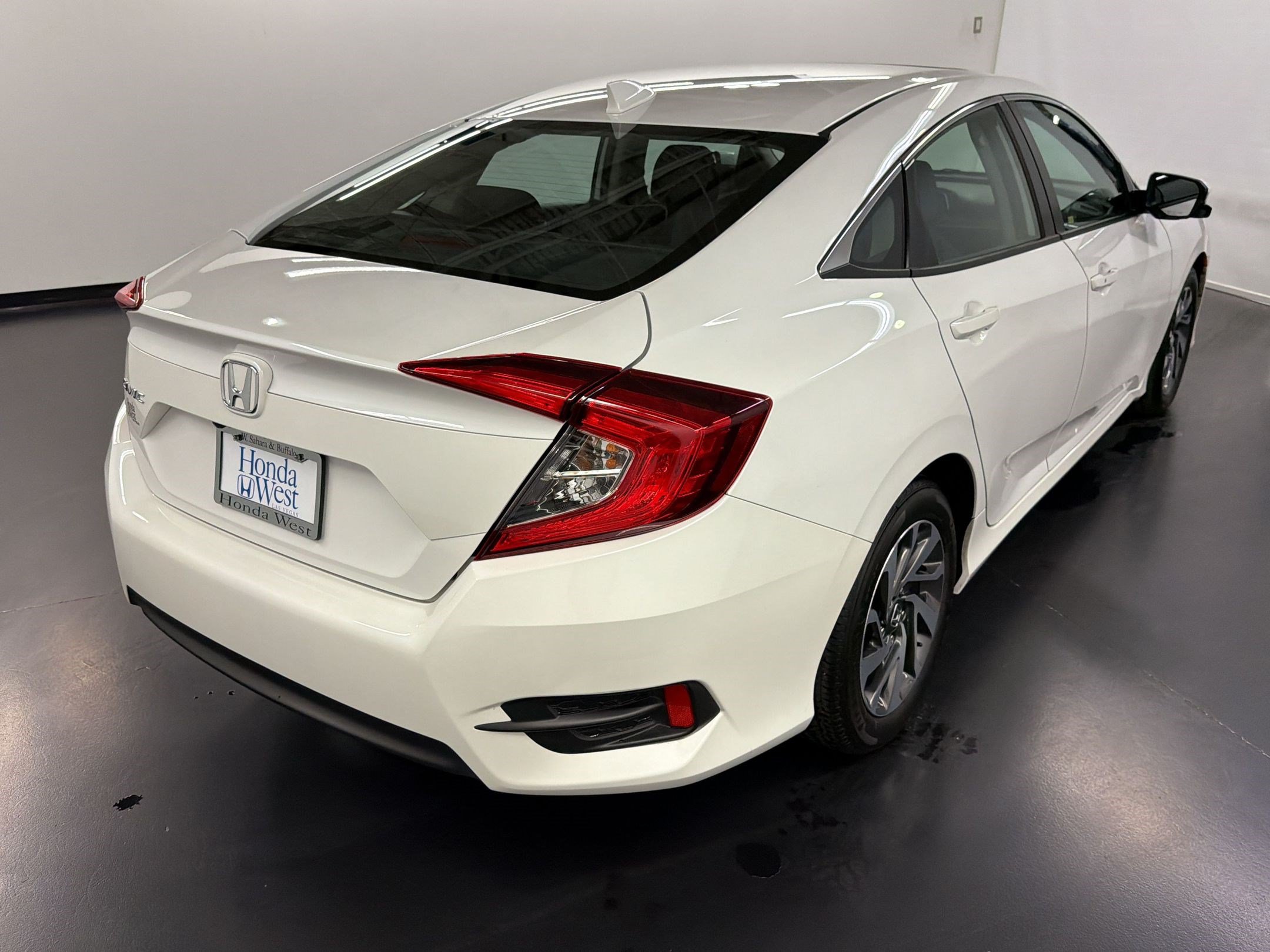 Certified 2018 Honda Civic EX image 9