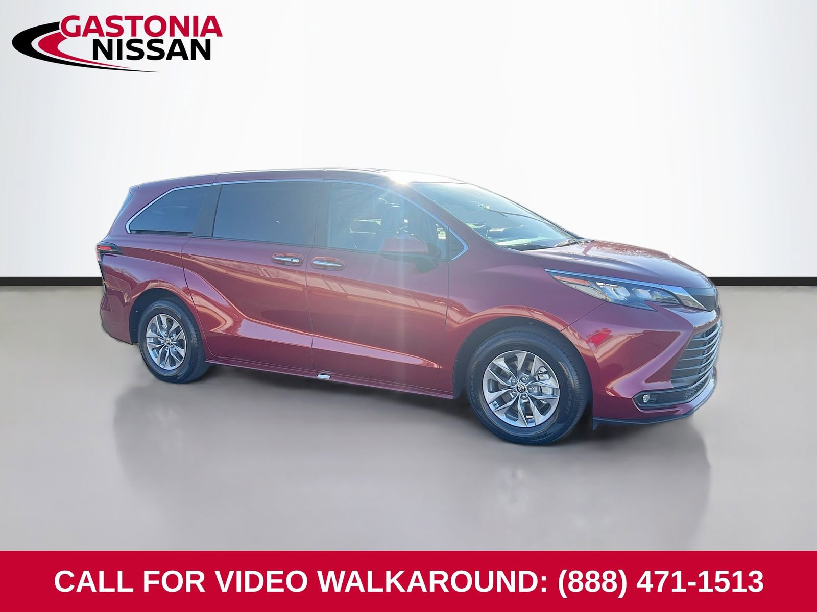 Used 2025 Toyota Sienna XLE