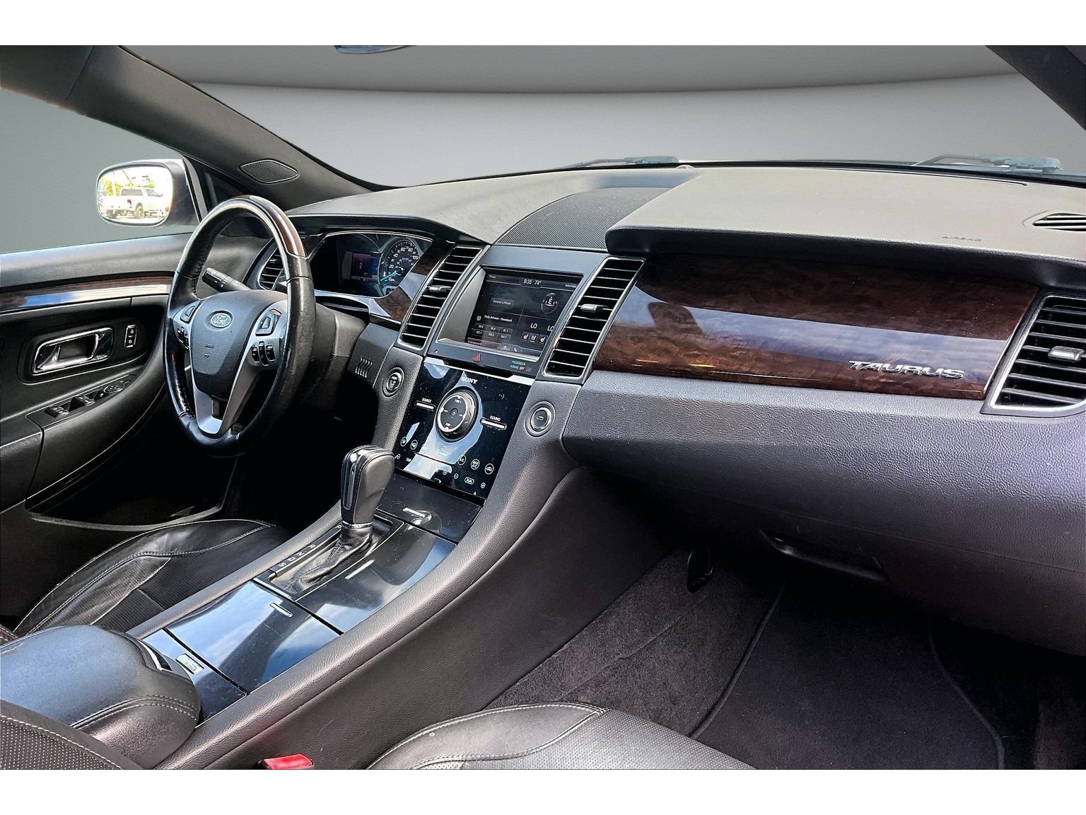 Used 2013 Ford Taurus Limited FWD image 47