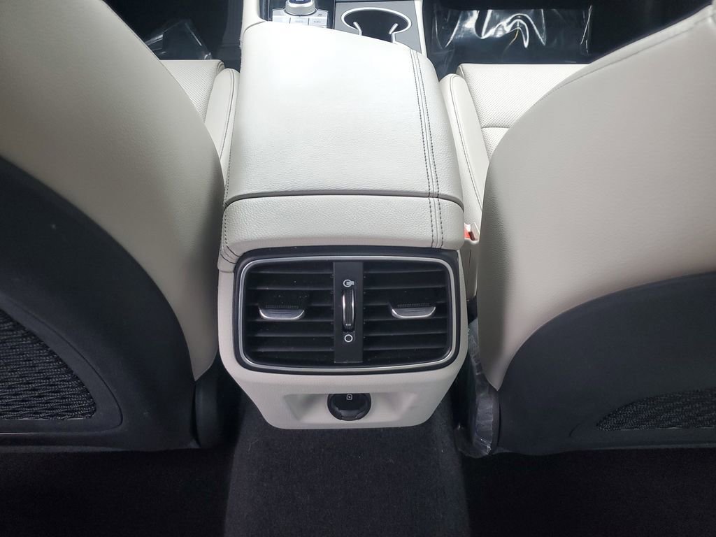 Used 2023 Genesis G70 2.0T image 18