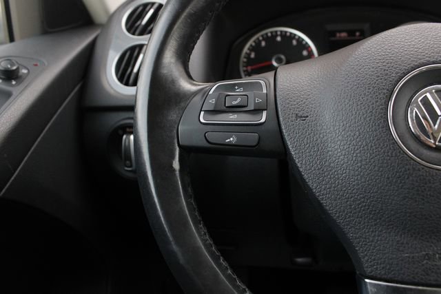 Used 2017 Volkswagen Tiguan S image 11
