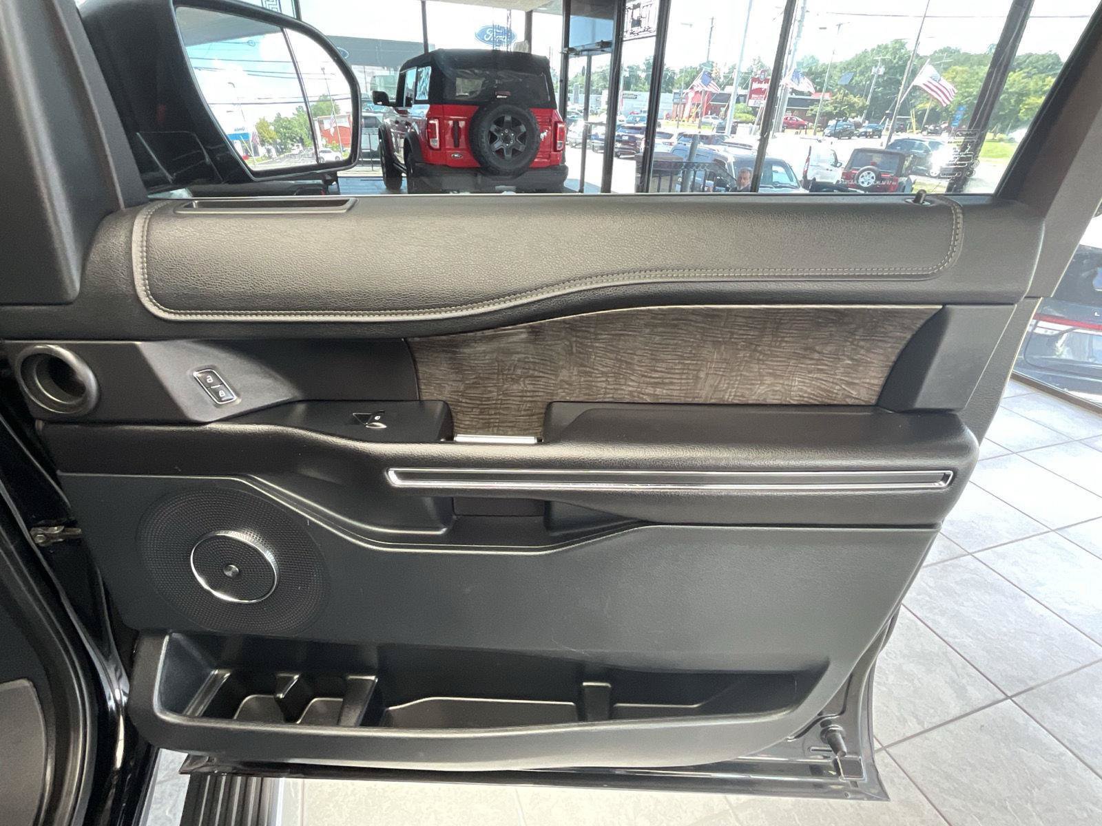 Used 2018 Ford Expedition Max Limited AWD/4WD image 8