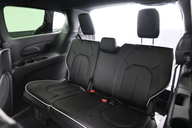 New 2027 Chrysler Pacifica Limited FWD image 16