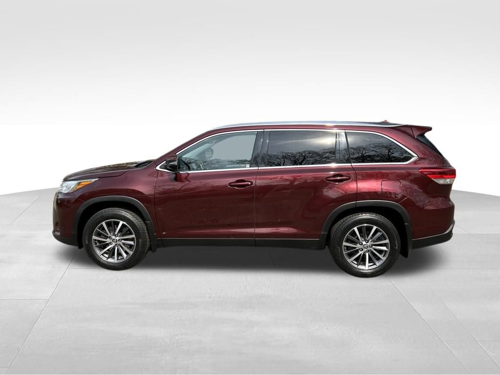 Used 2019 Toyota Highlander XLE image 2