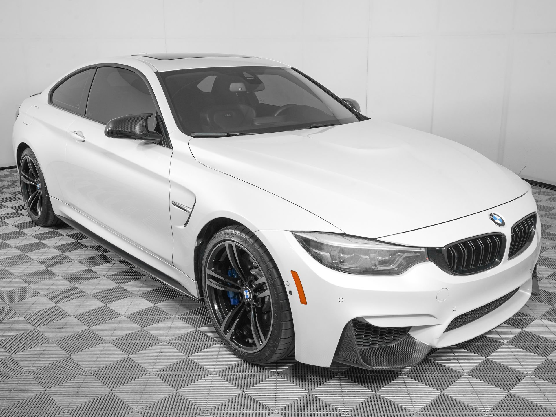 Used 2018 BMW M4 Coupe RWD video 2