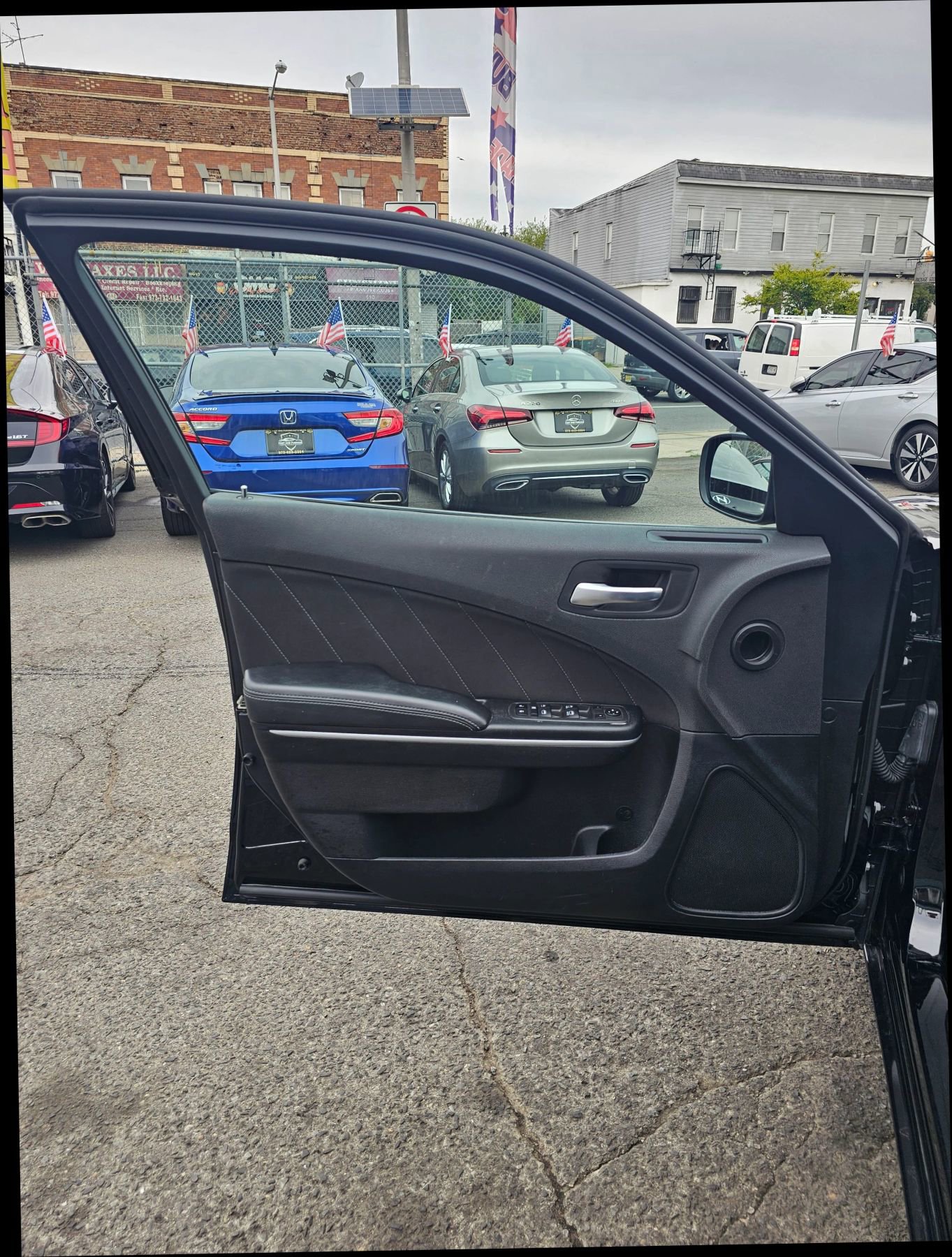 Used 2022 Dodge Charger SXT image 11