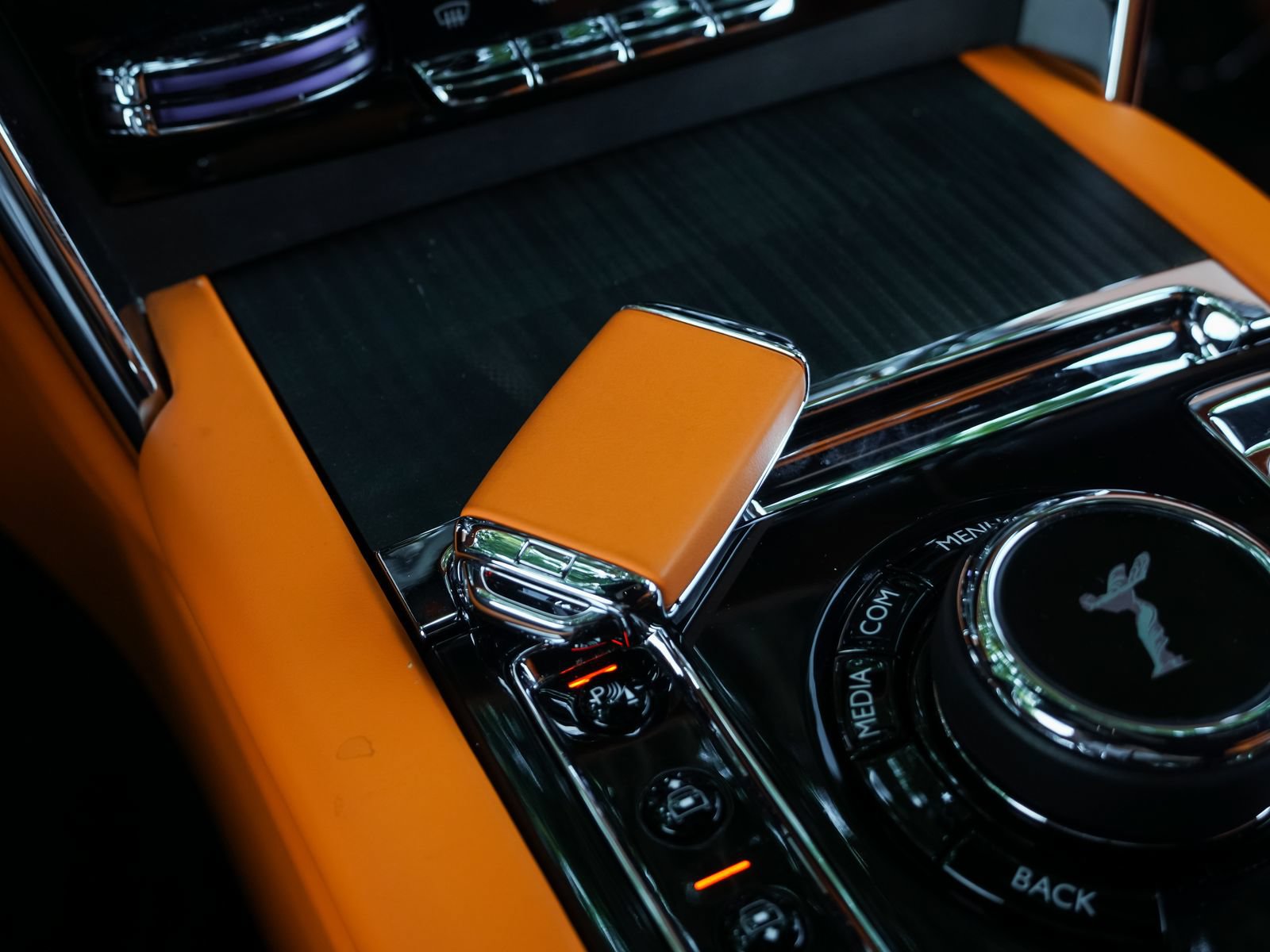 Certified 2022 Rolls-Royce Cullinan w/ Cullinan Package AWD/4WD image 36