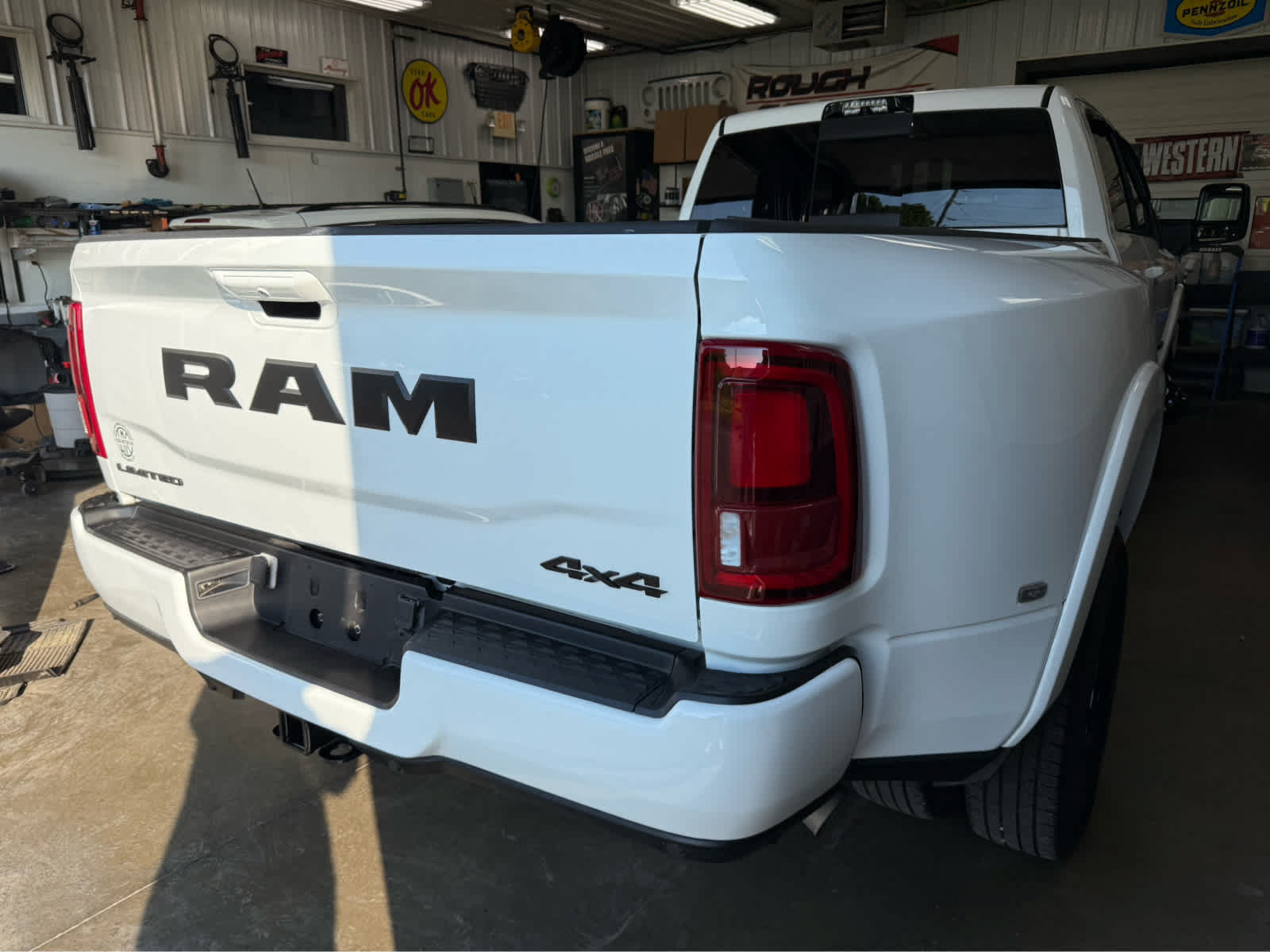 Used 2025 RAM 3500 Limited AWD/4WD image 6