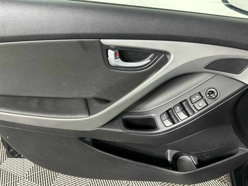 Used 2015 Hyundai Elantra Limited FWD image 22