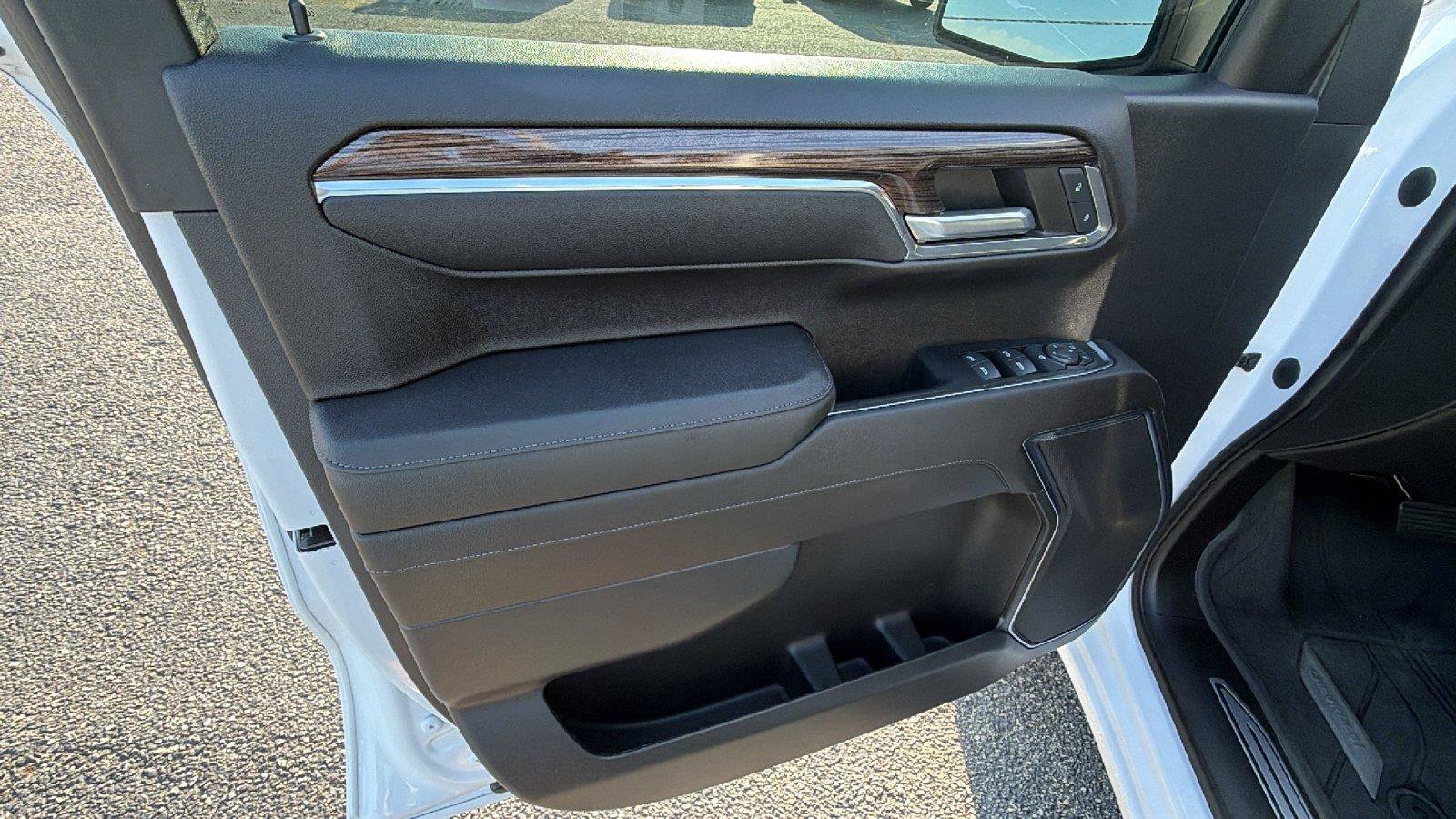 Used 2023 Chevrolet Silverado 1500 LT AWD/4WD image 11