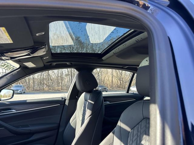 Certified 2023 BMW 530e xDrive w/ Premium Package image 29