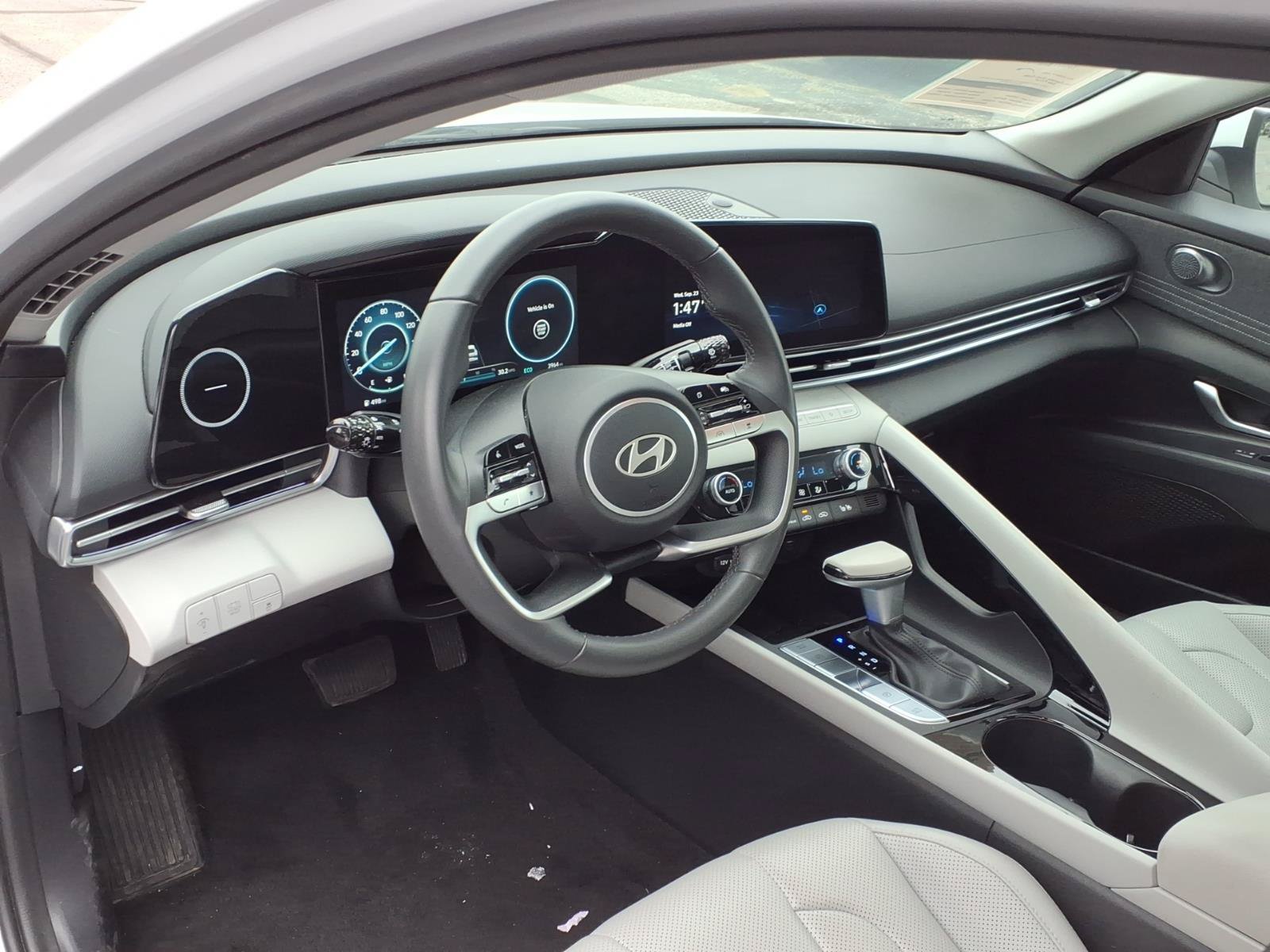 New 2025 Hyundai Elantra Limited FWD image 5