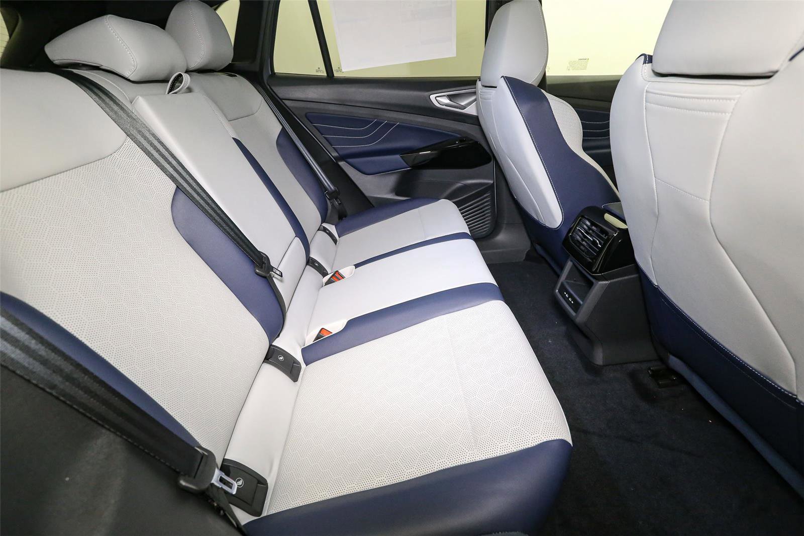 New 2025 Volkswagen ID.4 Pro S AWD/4WD image 15