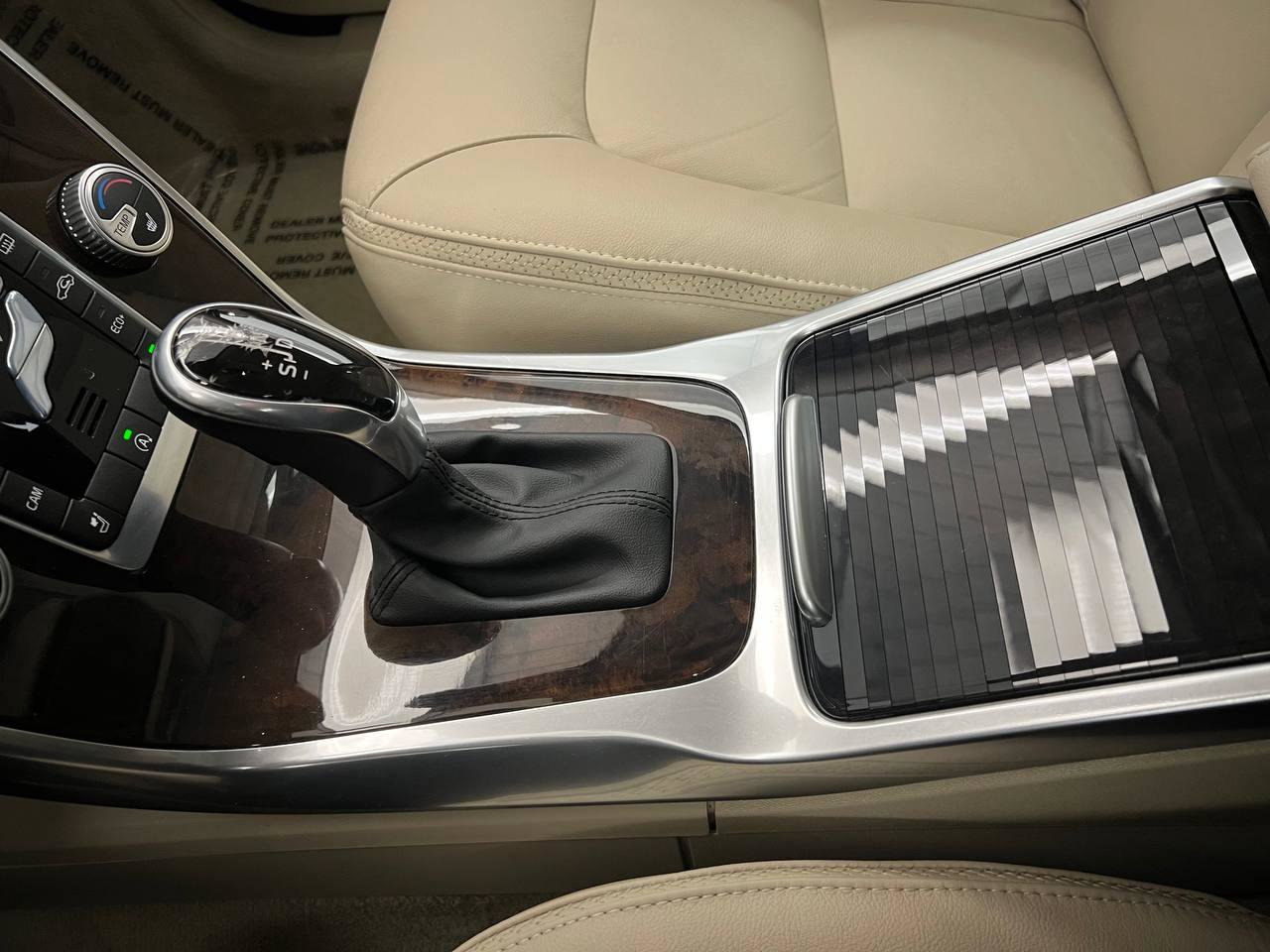 Used 2016 Volvo XC70 T5 Premier w/ Proximity Package FWD image 22