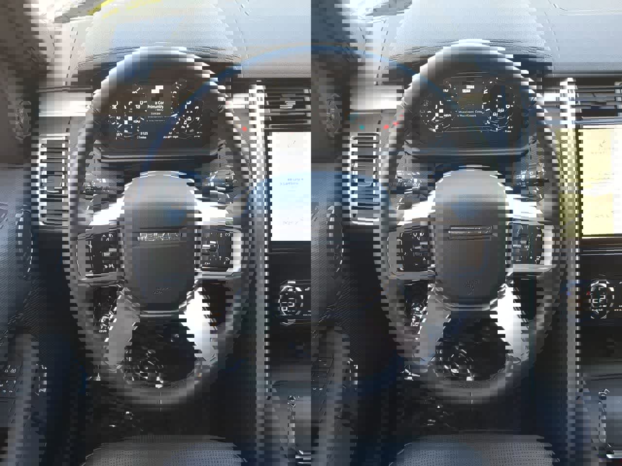 Used 2025 Land Rover Discovery Dynamic SE AWD/4WD image 24