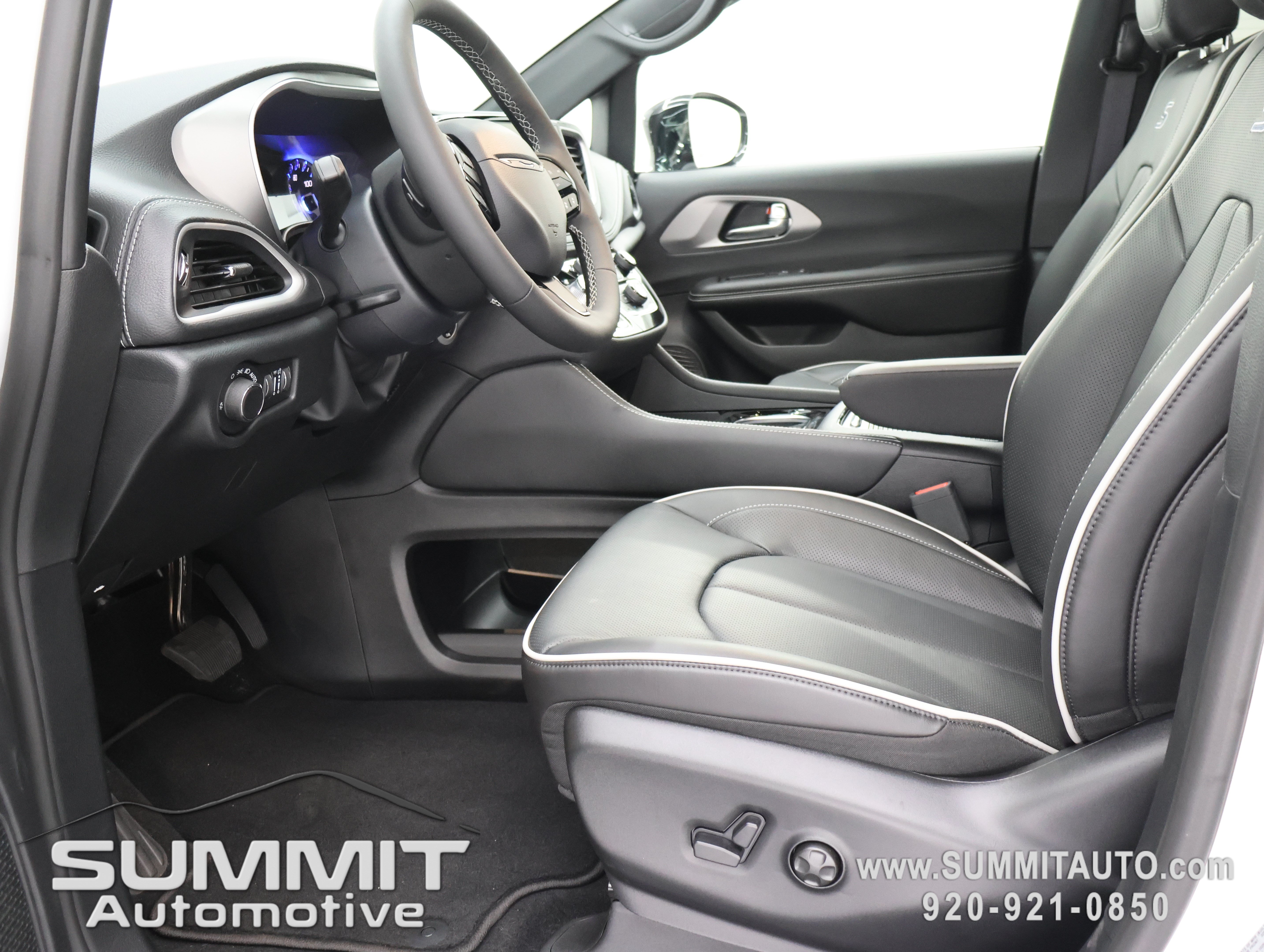 New 2027 Chrysler Pacifica Limited AWD/4WD image 8
