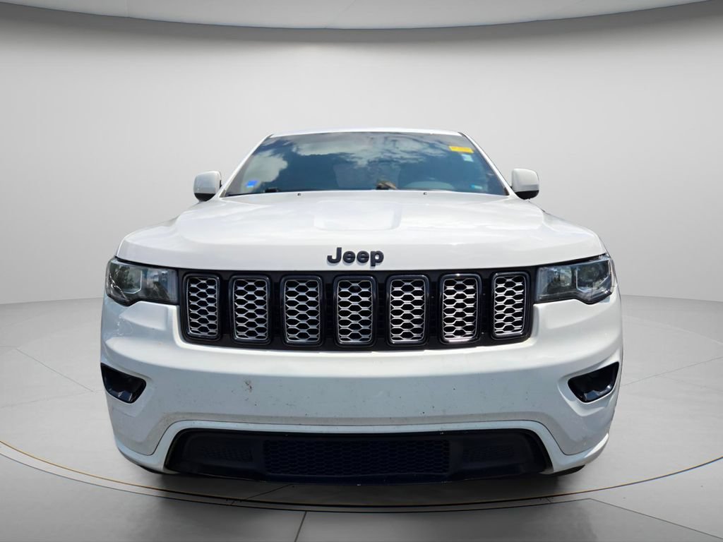 Used 2018 Jeep Grand Cherokee Altitude RWD image 3