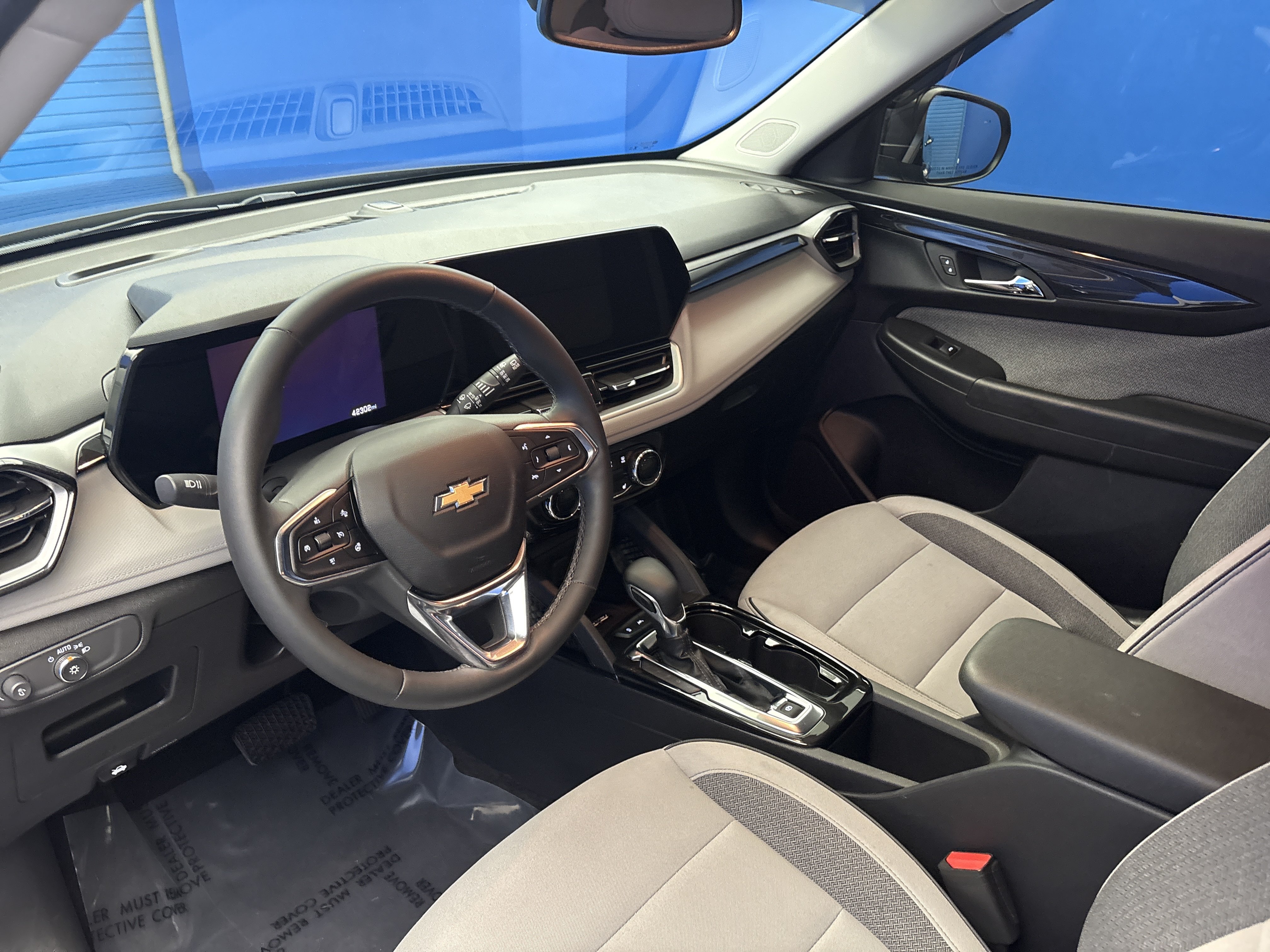 Used 2025 Chevrolet TrailBlazer LT w/ Convenience Package FWD image 11