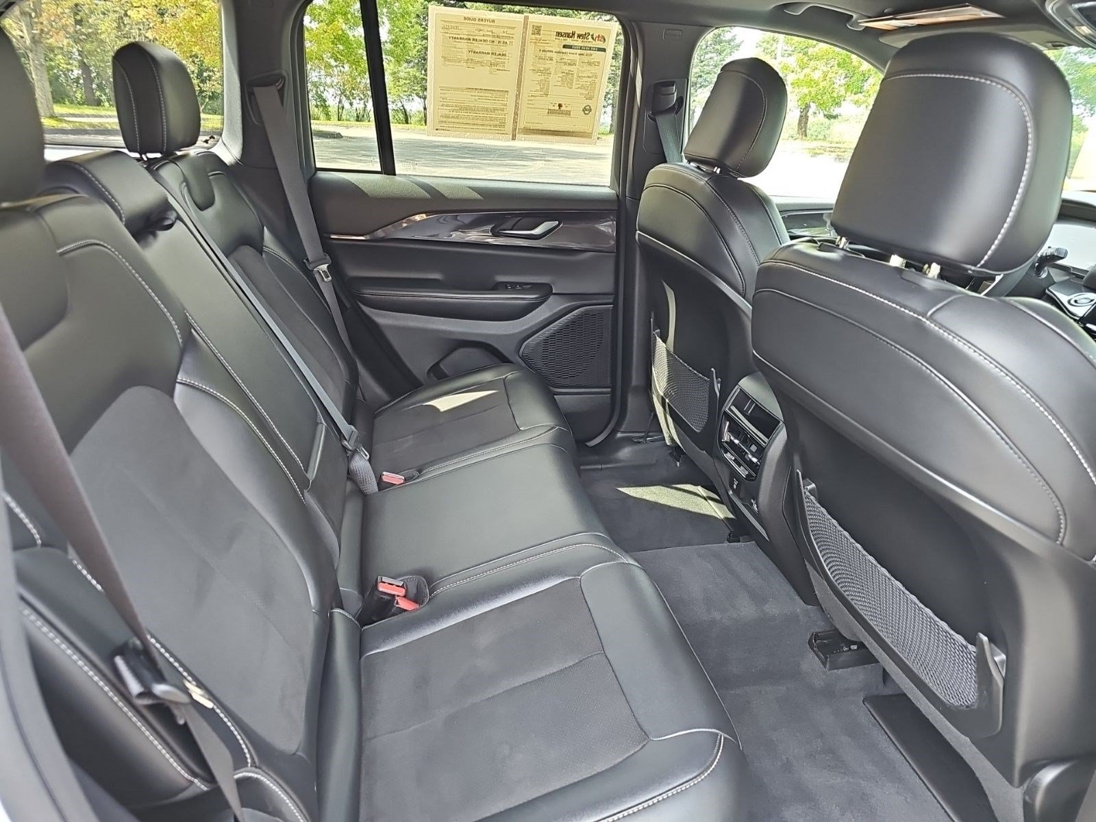 Used 2023 Jeep Grand Cherokee Altitude AWD/4WD image 15