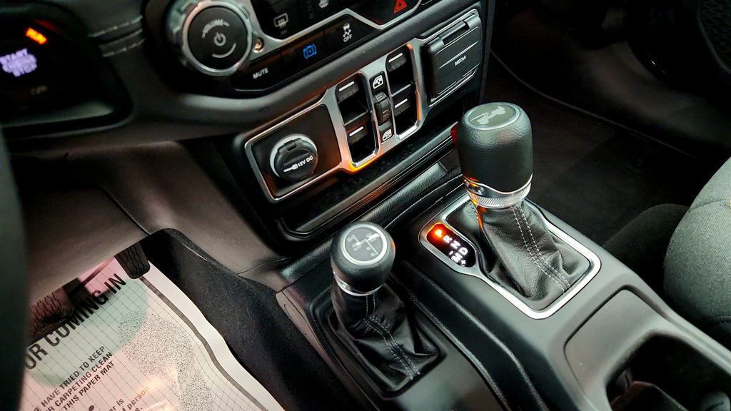 Used 2025 Jeep Wrangler Unlimited Sahara w/ Safety Group image 16