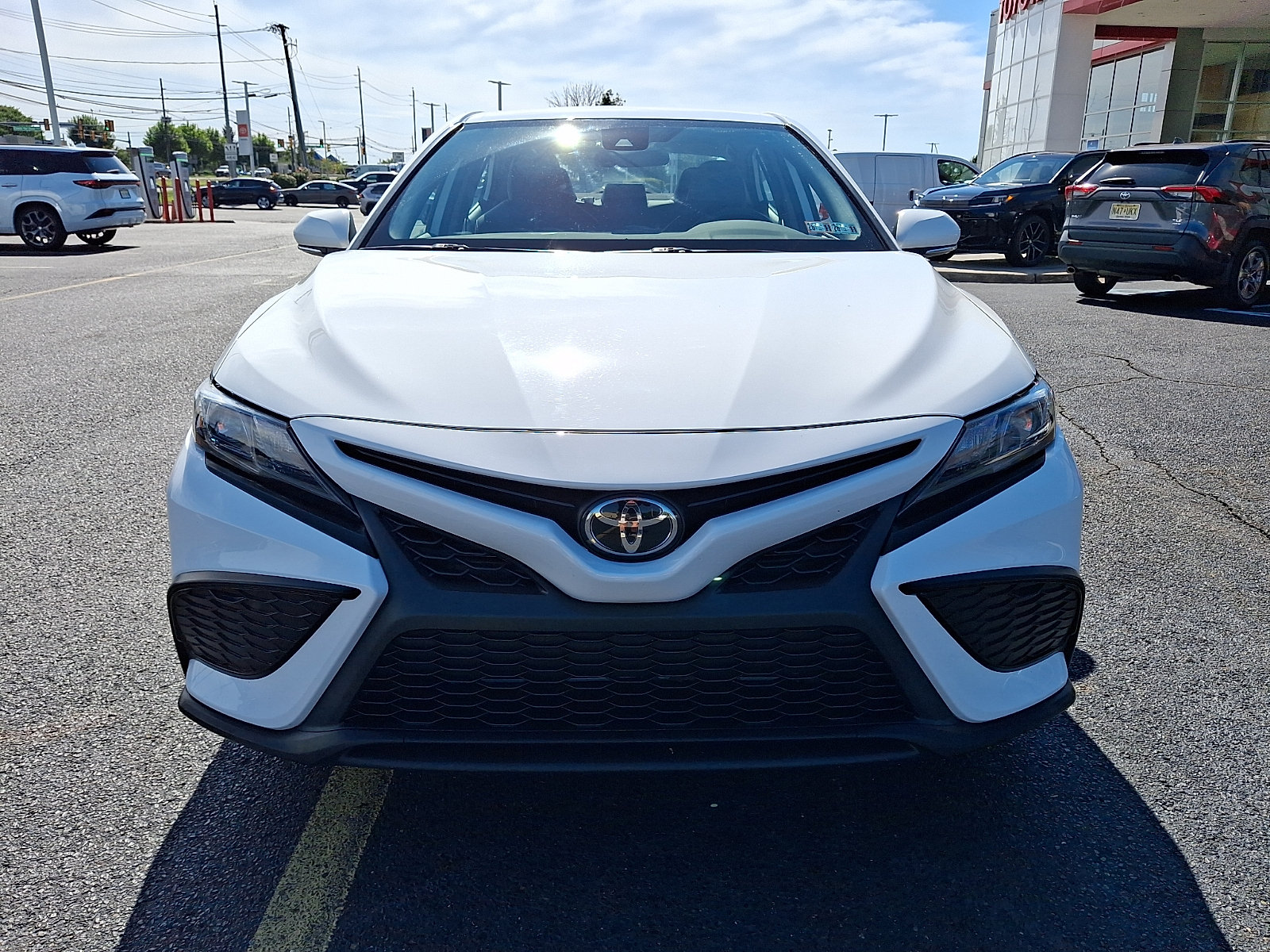 Used 2024 Toyota Camry SE FWD image 2