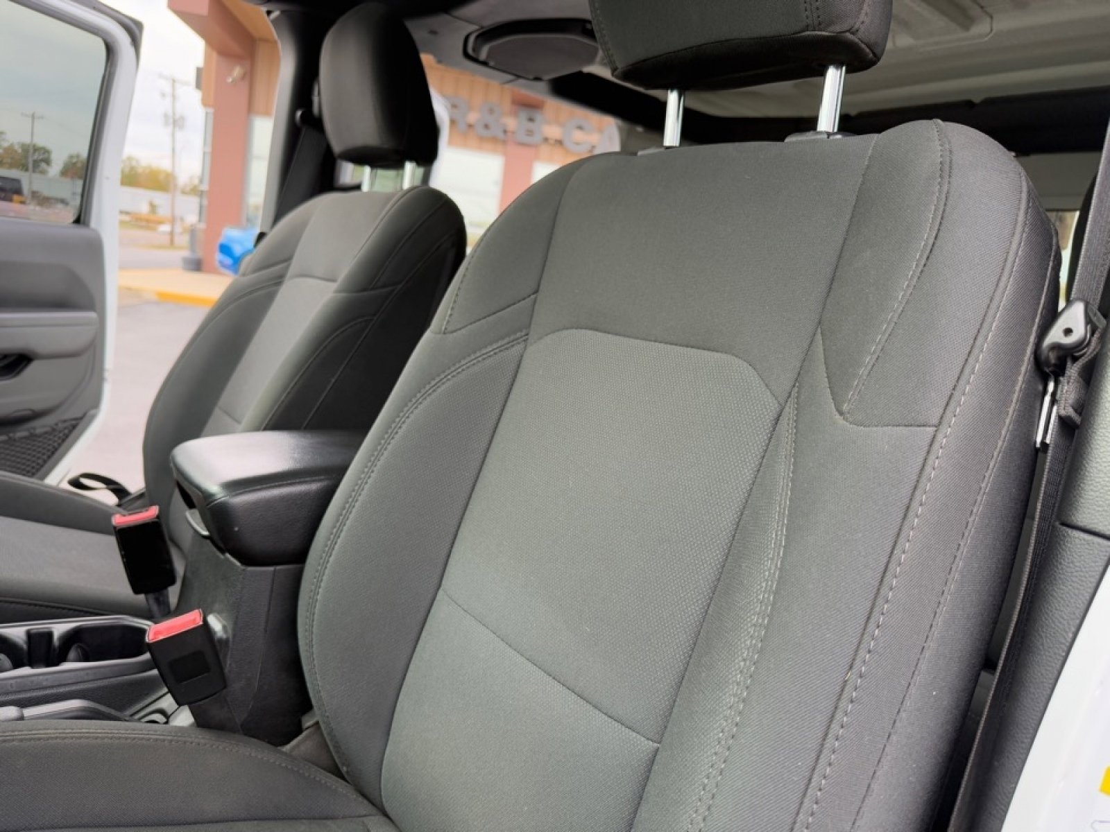 Used 2018 Jeep Wrangler Unlimited Sport S image 26