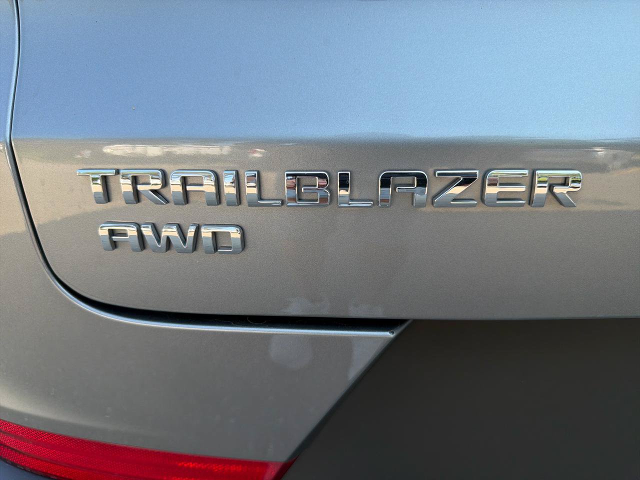 Used 2025 Chevrolet TrailBlazer LT AWD/4WD image 15
