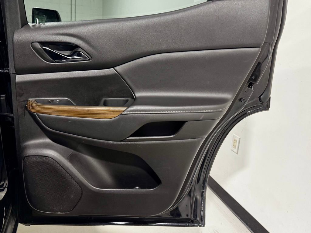 Used 2022 GMC Acadia SLE image 29