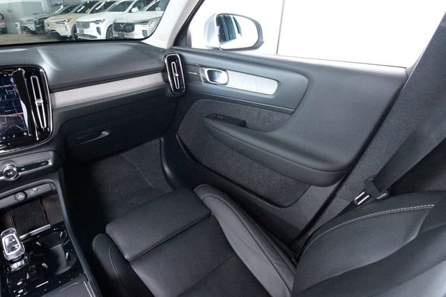 Certified 2025 Volvo XC40 B5 Ultra w/ Protection Package Premier image 7