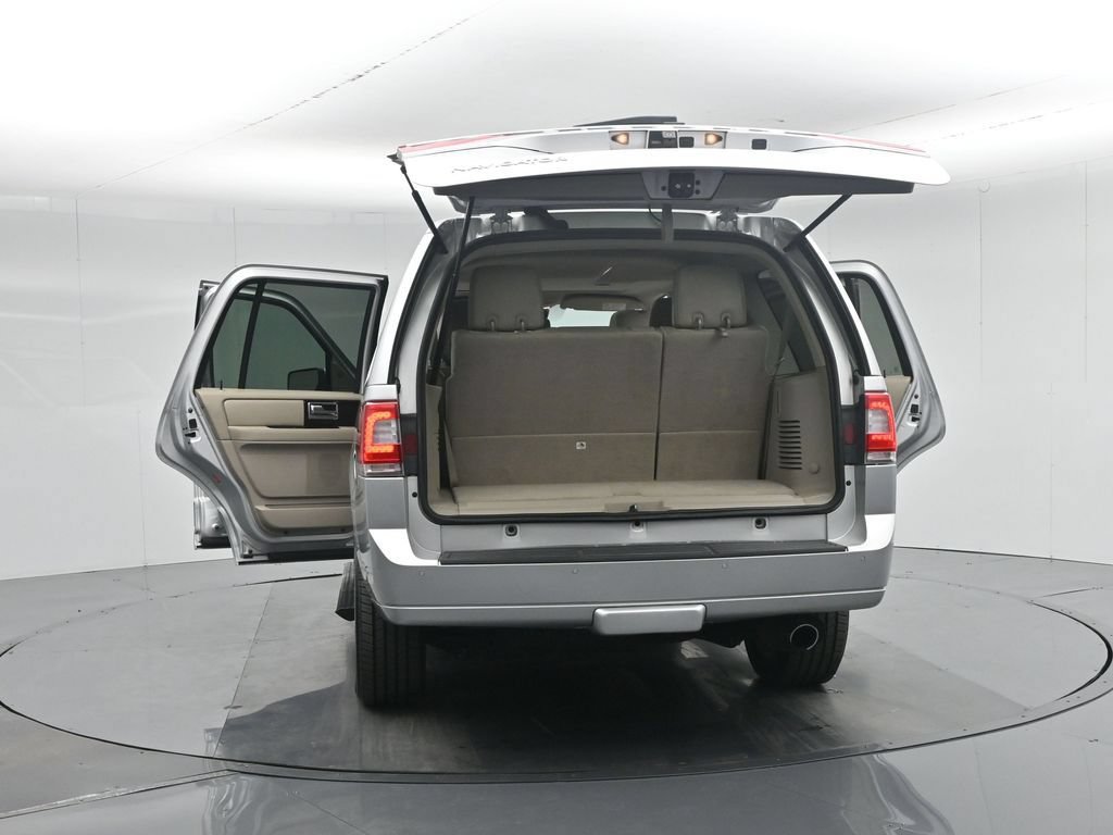 Used 2017 Lincoln Navigator Select RWD image 18
