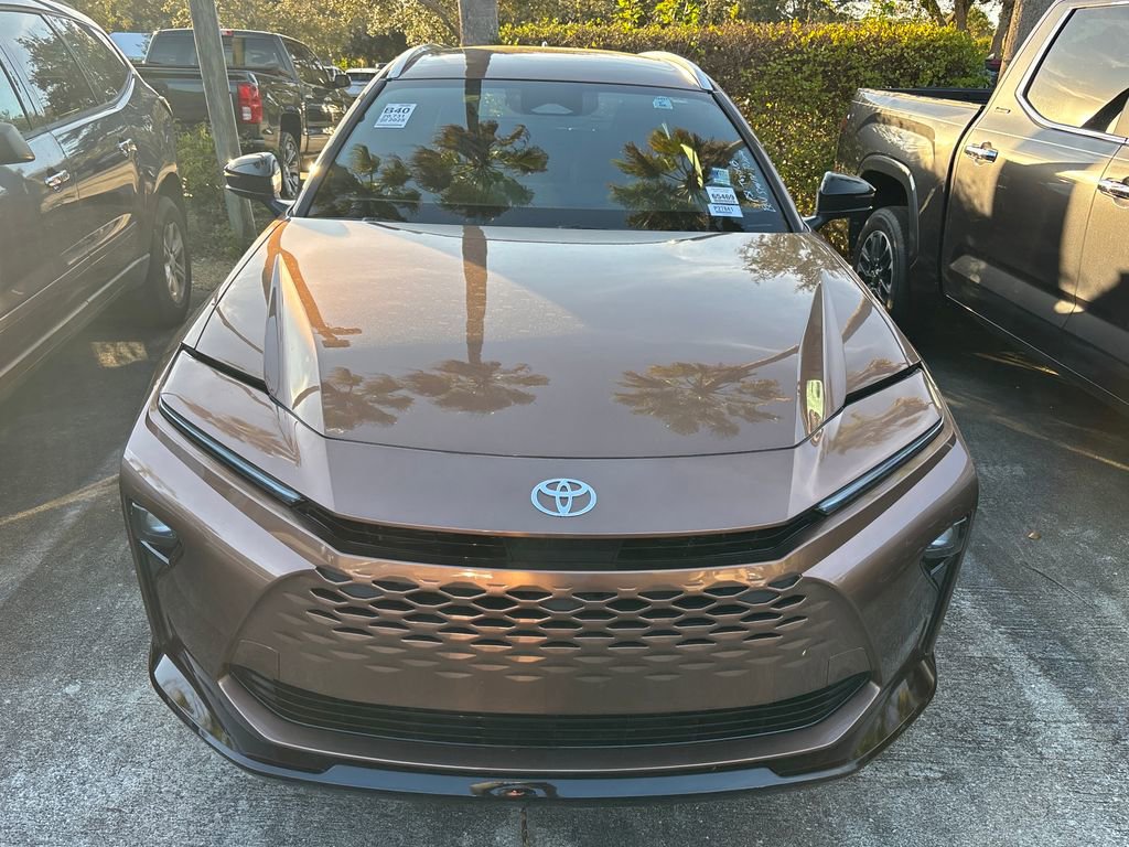 Used 2025 Toyota Crown Signia XLE image 2