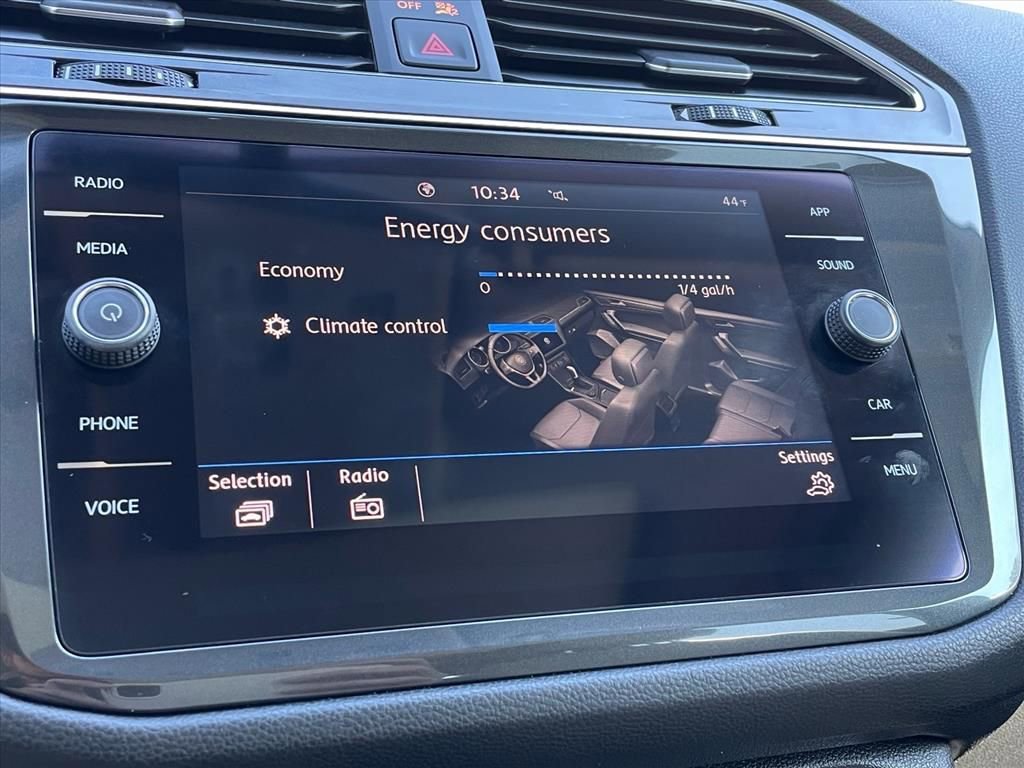 Used 2020 Volkswagen Tiguan SE w/ Panoramic Sunroof Package image 9