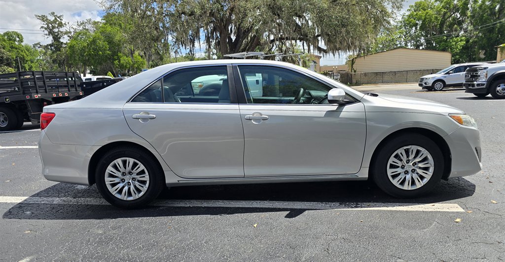 Used 2013 Toyota Camry LE FWD image 9