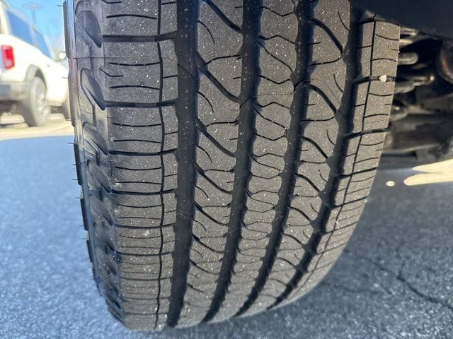 Used 2023 Jeep Grand Cherokee Altitude AWD/4WD image 10