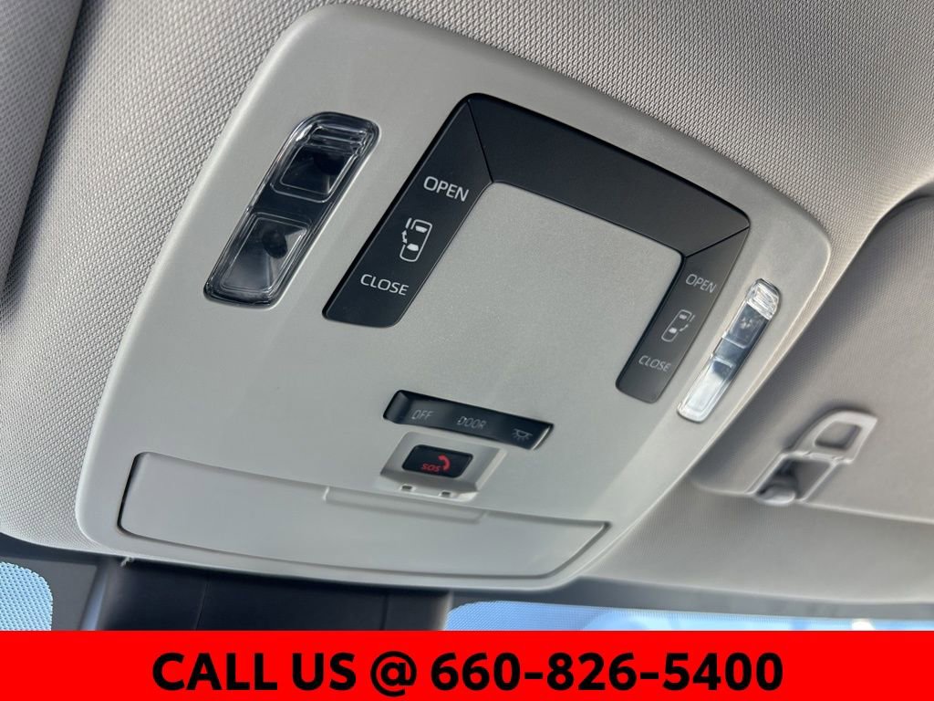 Used 2025 Toyota Sienna LE image 27