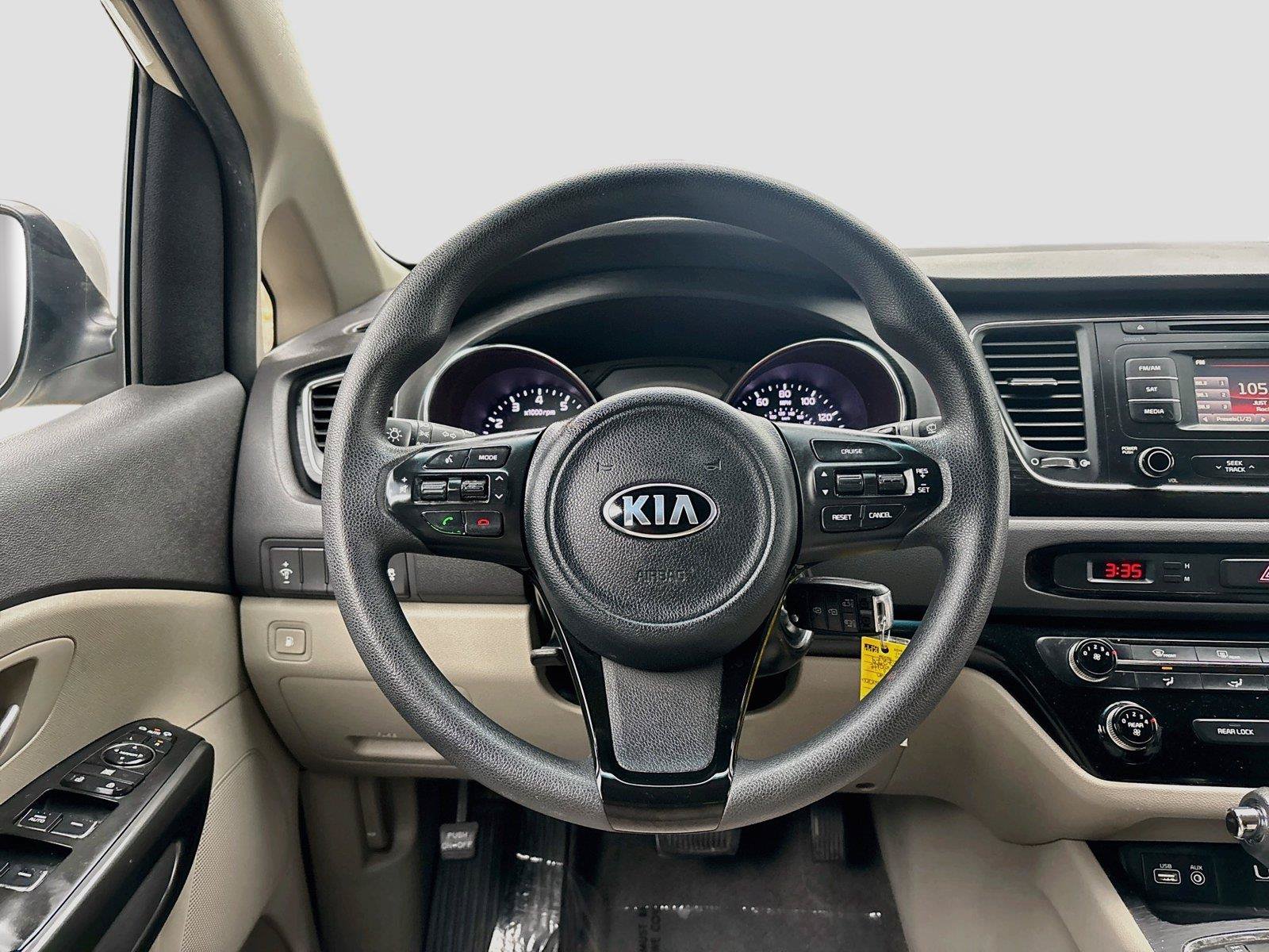 Used 2016 Kia Sedona LX w/ Option Group 020 FWD image 14
