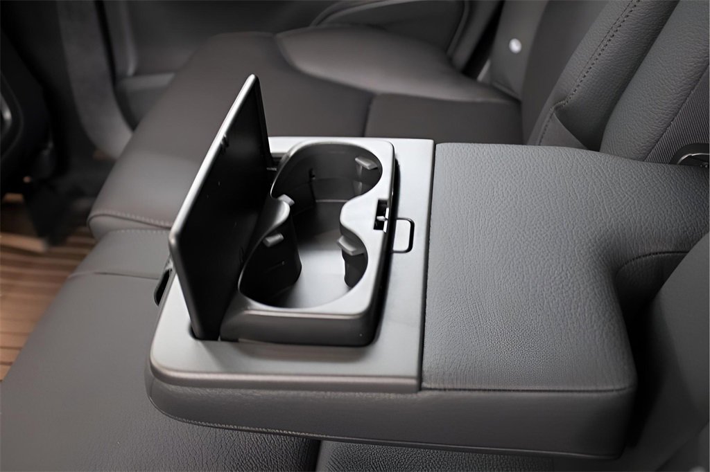 Certified 2025 Volvo XC90 T8 Plus w/ Protection Package Premier image 30