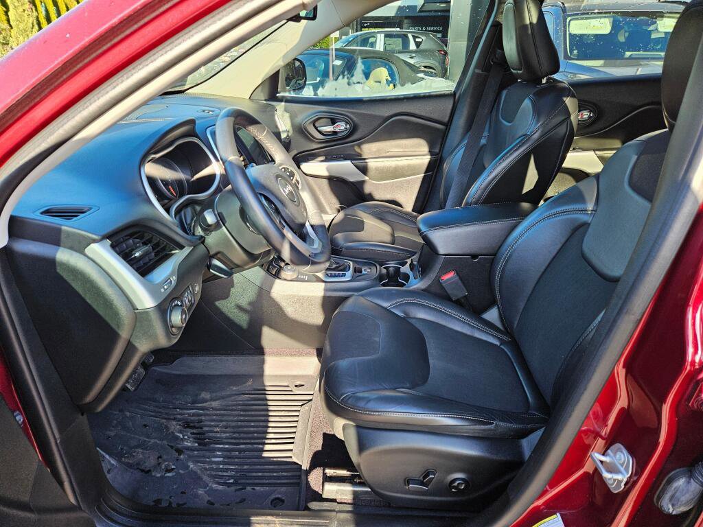 Used 2018 Jeep Cherokee Latitude Plus w/ Comfort/Convenience Group image 13