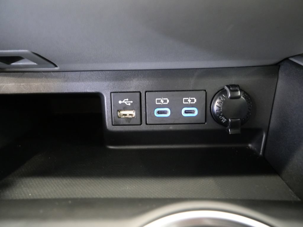 Used 2022 Toyota Highlander XLE AWD/4WD image 24