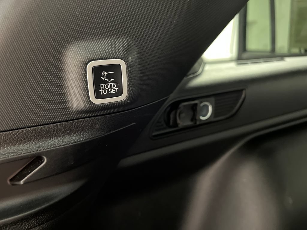 Used 2025 Jeep Grand Cherokee Altitude AWD/4WD image 38