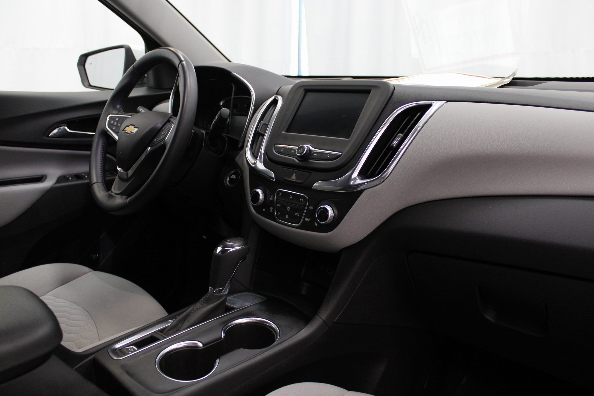 Used 2021 Chevrolet Equinox LT w/ Driver Convenience Package image 31