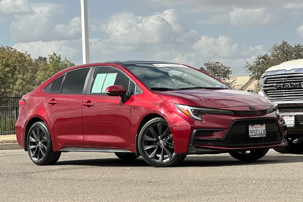Certified 2025 Toyota Corolla SE w/ SE Premium Package FWD image 2